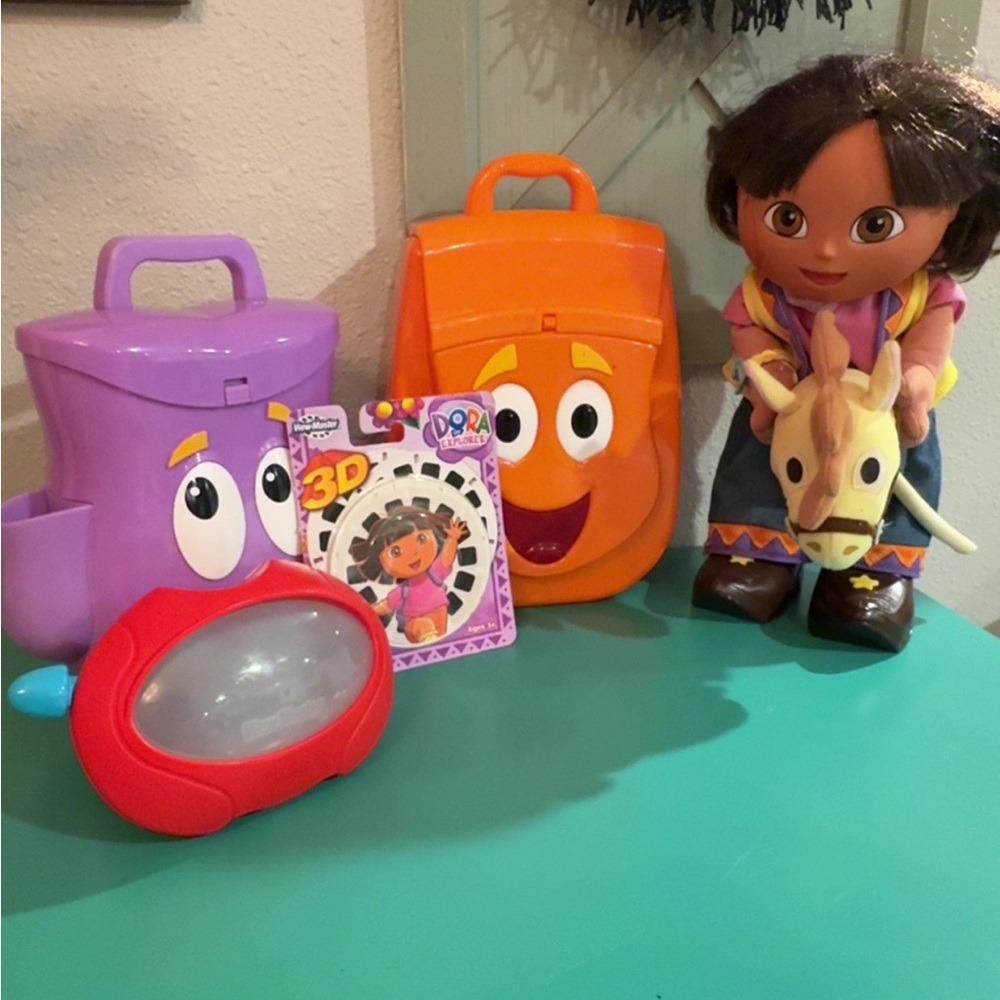 Nickelodeon Dora the Explorer Doll with Orange and Purple Backpacks